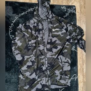 Men’s Nike large camo rain jacket